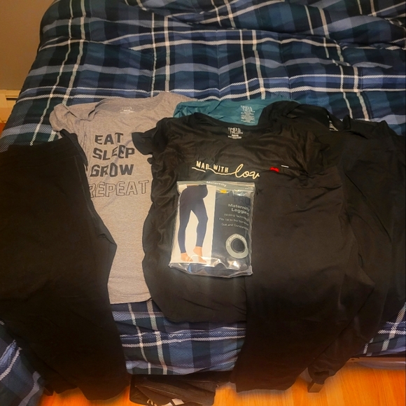 Maternity clothing - Picture 2 of 3